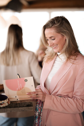 Loes waanders boekpresentatie De ontspannen ouder